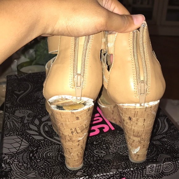 Tan wedges - Picture 3 of 4